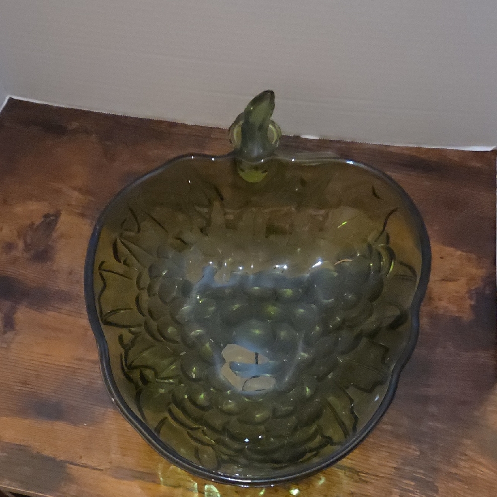 Vintage Indiana Glass Large Green Grape Cluster Pattern Fruit Serving Bowl